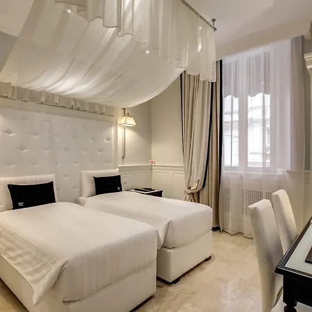 فندق Tito 3*