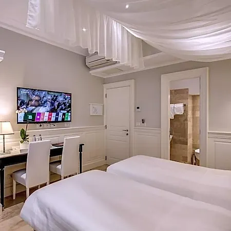 Tito Hotel 3*